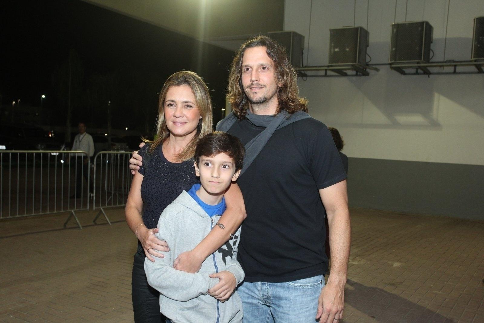 Adriana Esteves e Vladimir Brichta levam o filho Vicente ao show de Ed Sheeran no Rio de Janeiro - Marcello Sá Barretto/AgNews