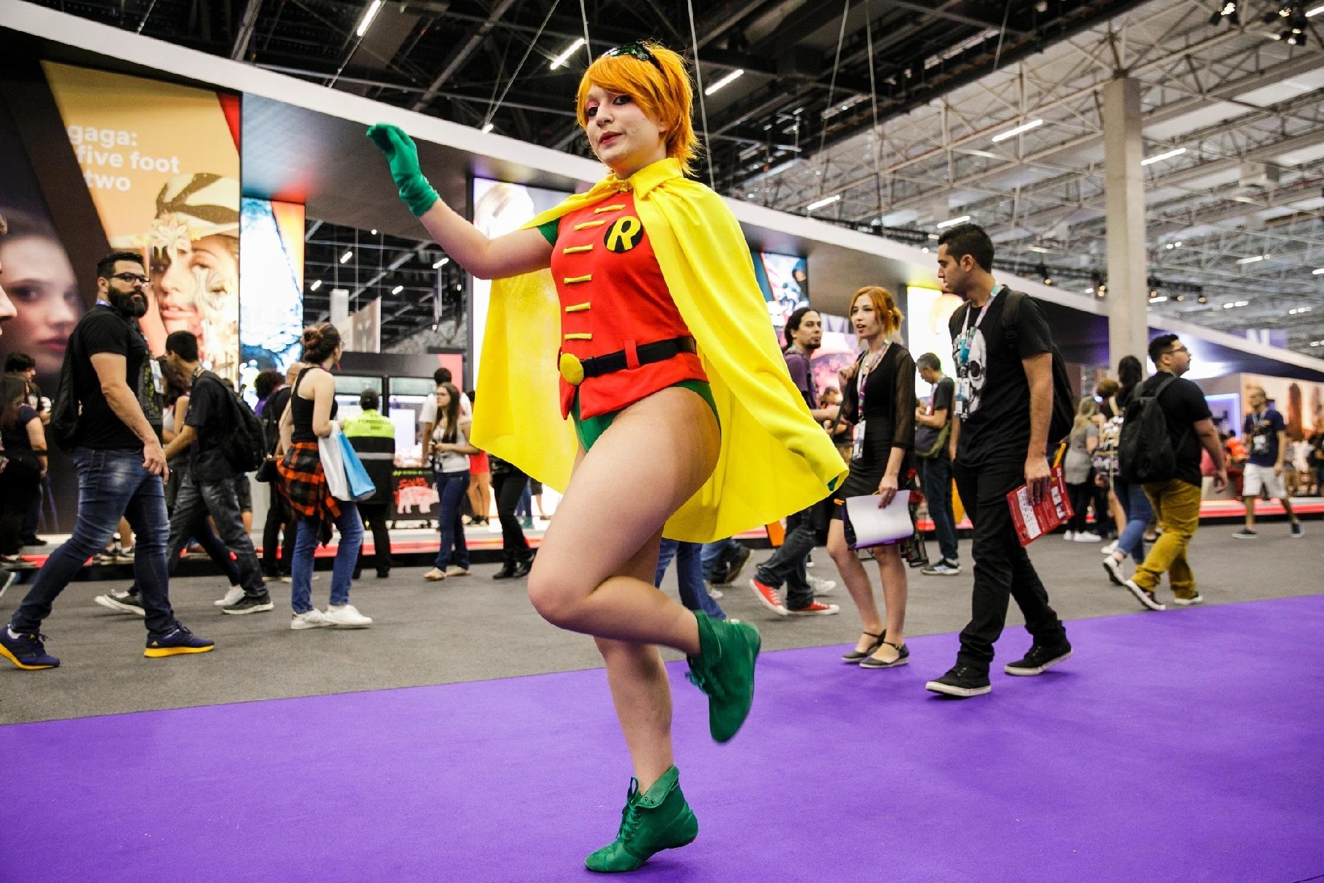 Robin chega saltitante no São Paulo Expo - Mariana Pekin/UOL