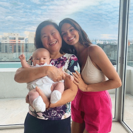 Isis Valverde com Dona Kika e Zoe, filha de Sabrina Sato e Duda Nagle - Reprodução/Instagram