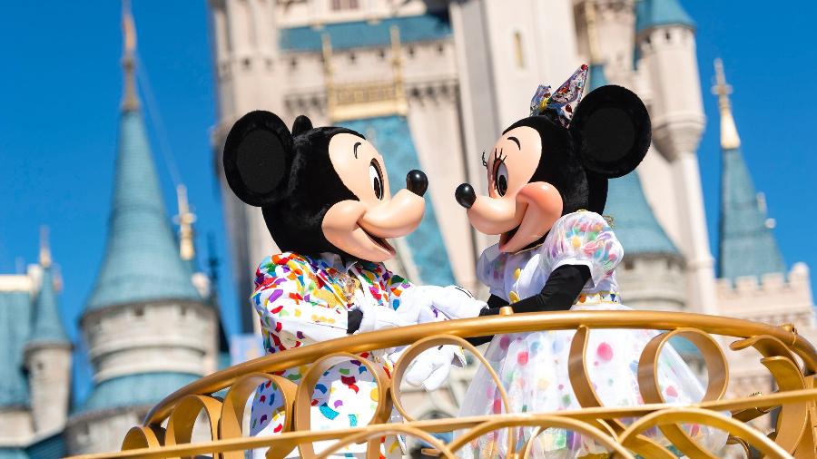 Desfile "Move It! Shake It! MousekeDance It! Street Party", no Magic Kingdom, na Disney - Charlene Guilliams/Walt Disney World Resort