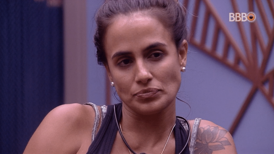 Carolina conversa com Diego e Tereza no quarto do líder - Reprodução/GloboPlay