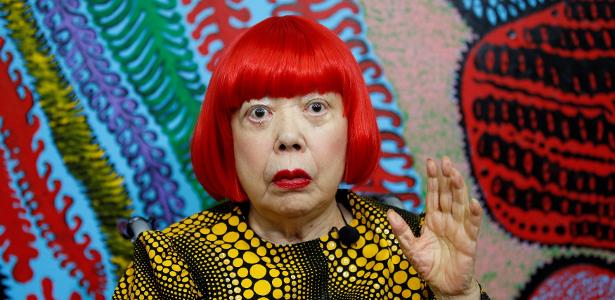 Pró-governo diz que Yayoi Kusama transformou alucinações em arte universal antes de morrer aos 97 anos