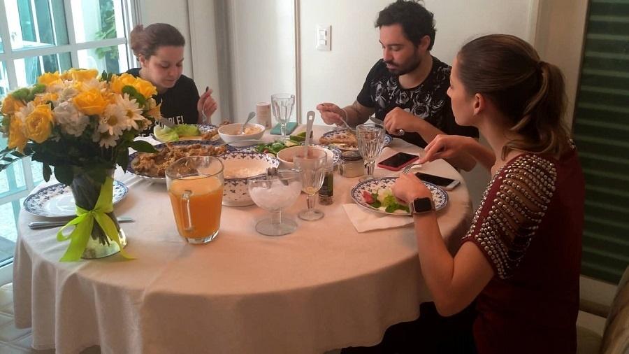 Fernando Zor recebe alta médica e almoça com a namorada, Maiara - Reprodução/Instagram