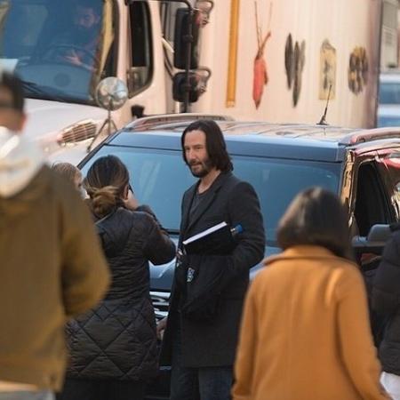 Keanu Reeves em foto de fevereiro do set de "Matrix 4" - Reprodução/Twitter