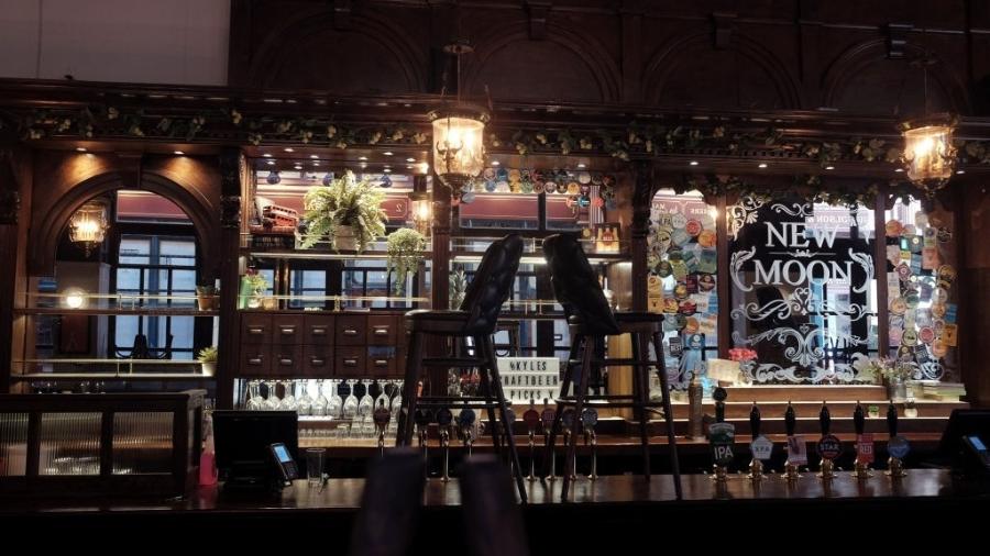 Pub New Moon, em Londres, fechado graças ao coronavírus - Getty Images