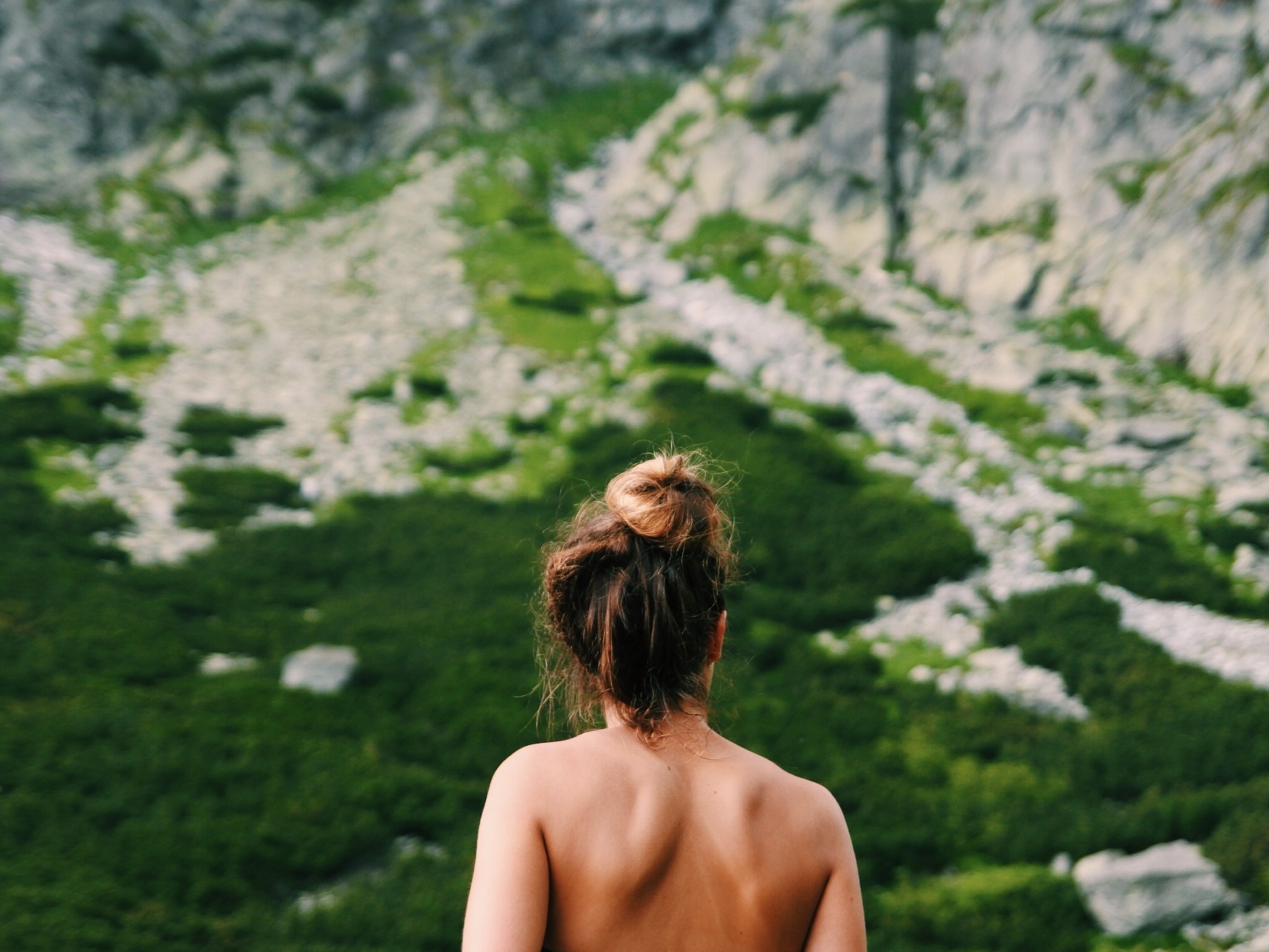 Topless: nova tendência nos EUA é tirar fotos sem camiseta durante trilhas