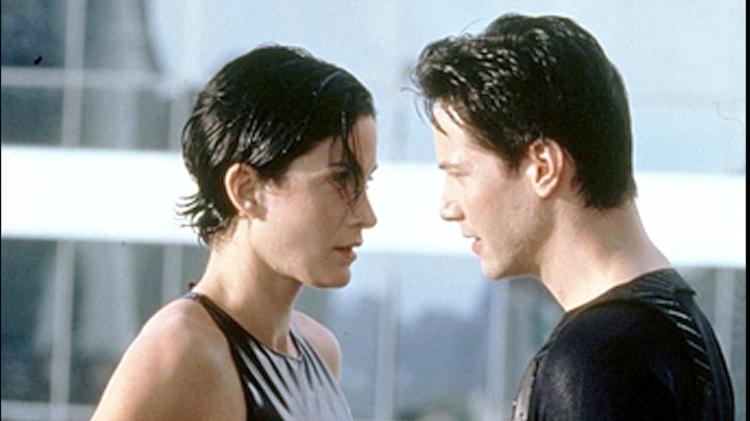 Carrie-Anne Moss e Keanu Reeves em 'Matrix' - Reprodução - Reprodução
