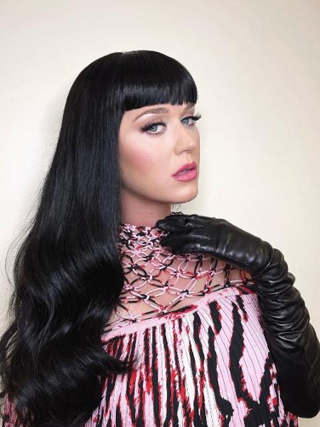 Katy Perry volta às origens com cabelo preto  - Reprodução/Instagram