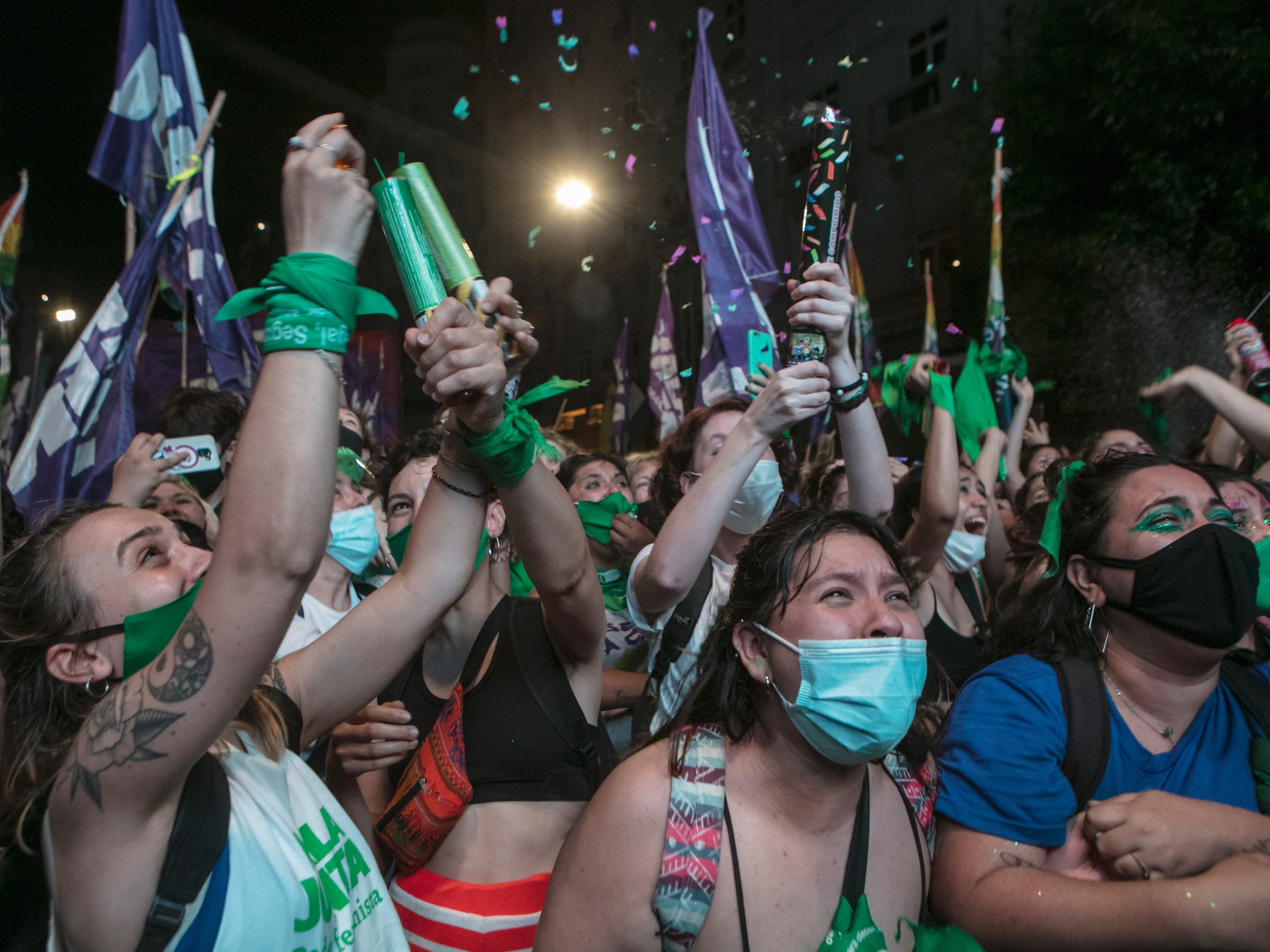 Argentina amplia direito ao aborto; Brasil ameaça menina estuprada