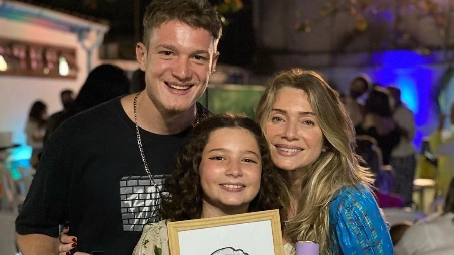 Letícia Spiller ao lado dos filhos Stella e Pedro Novaes - Reprodução/Instagram 