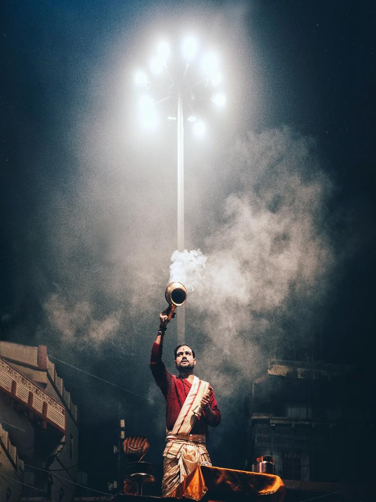 Em Varanasi, rituais religiosos tomam as ruas e locais de celebração - Atharva Tulsi/Unsplash - Atharva Tulsi/Unsplash