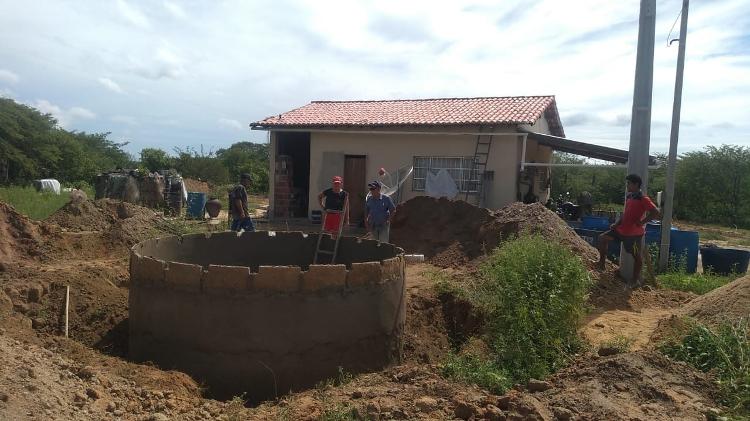 Construída em frente à sua casa, a cisterna de Francisca garante praticidade e livra a agricultora de longas caminhadas - Divulgação/Sindicato dos Trabalhadores Rurais de Angicos - Divulgação/Sindicato dos Trabalhadores Rurais de Angicos