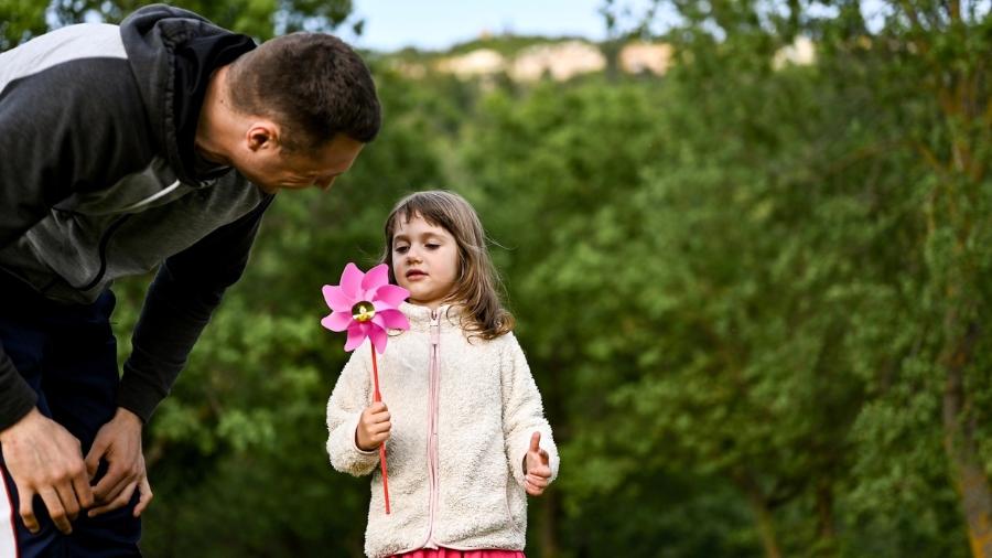 'Pai é quem ama': quando o afeto nasce das necessidades espontaneamente atendidas