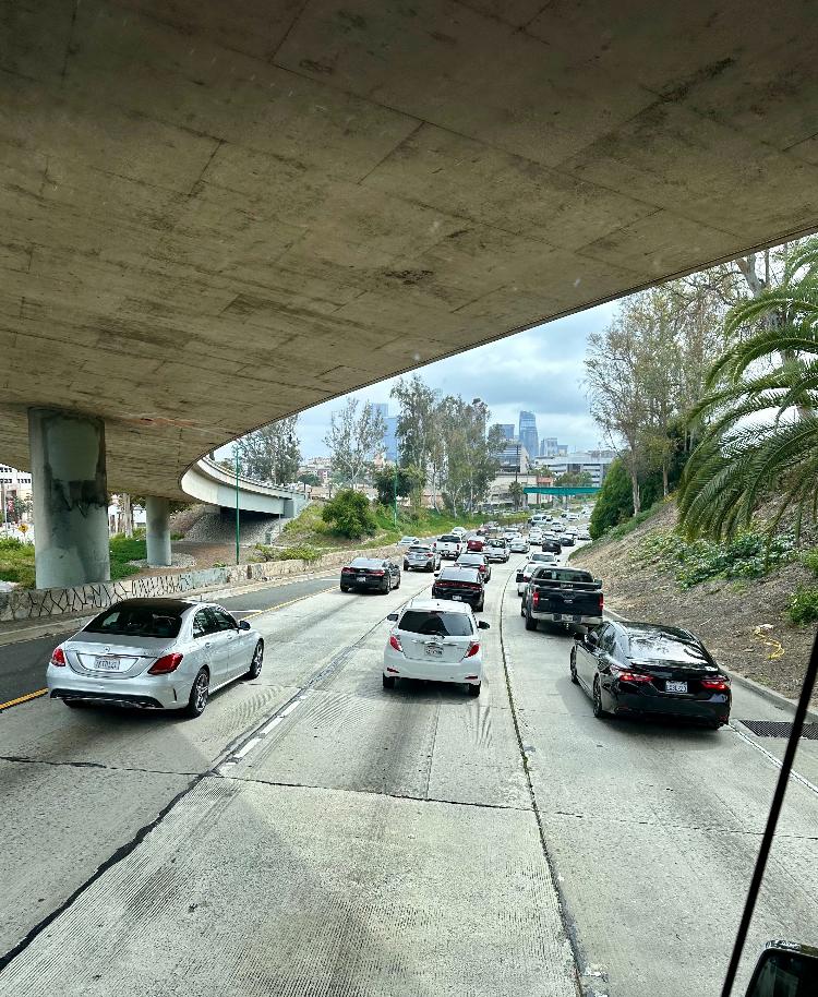 Trânsito em Los Angeles: cidade é conhecida pela dificuldade no uso do transporte público