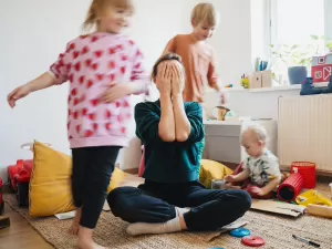 Posso não ter prazer em ser mãe? A dor em assumir o cansaço da maternidade