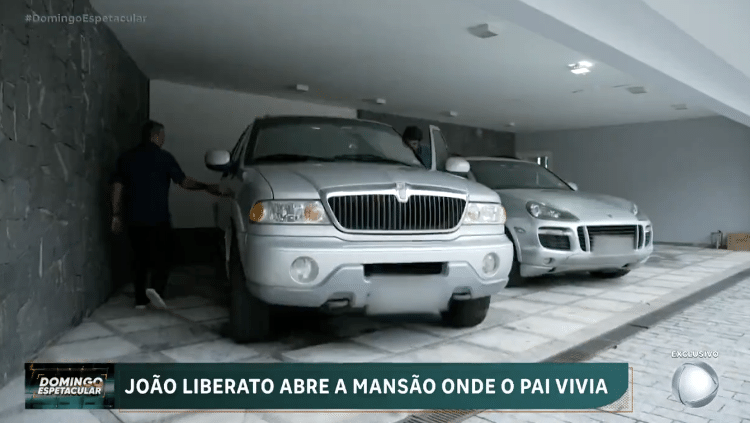 Domingo Espetacular mostra carro de luxo de Gugu Liberato