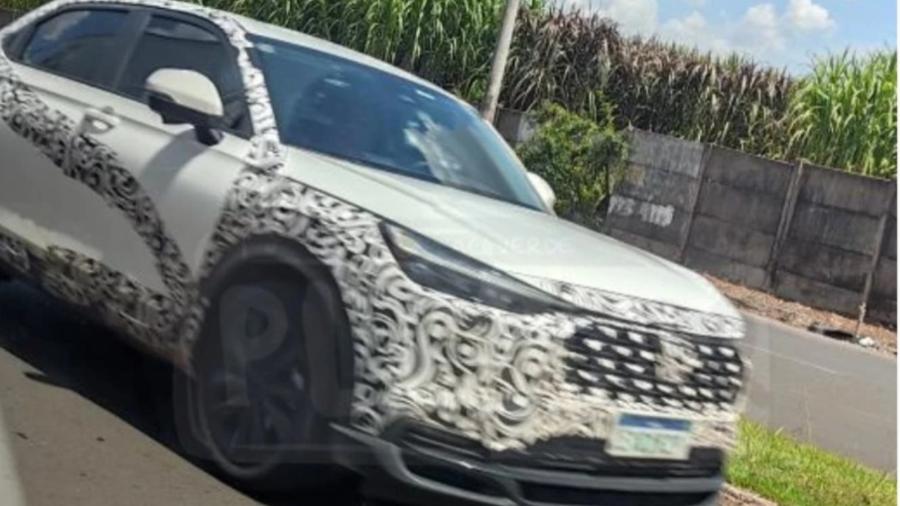 Honda HR-V é flagrado em testes em SP Honda HR-V é flagrado em testes em SP
