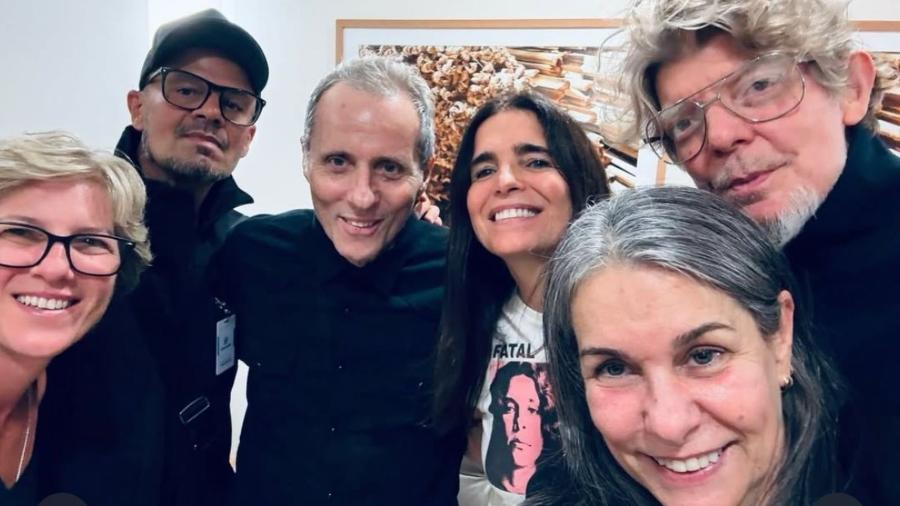 Tony Bellotto posa ao lado da esposa, Malu Mader e dos parceiros do Titãs, Branco Mello e Sérgio Britto Tony Bellotto posa ao lado da esposa, Malu Mader e dos parceiros do Titãs, Branco Mello e Sérgio Britto