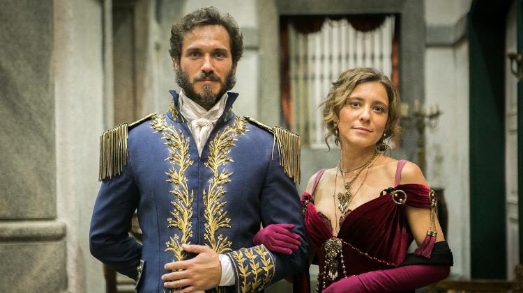 Avilez (Paulo Rocha) e Dulcina (Joana Solnado) são casados na novela "Novo Mundo" - Raquel Cunha/Globo/Divulgação - Raquel Cunha/Globo/Divulgação