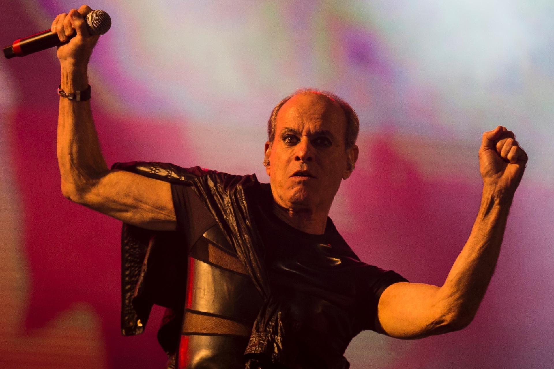 Ney Matogrosso se apresenta com a banda Nação Zumbi no Palco Sunset do Rock in Rio 2017 - Bruna Prado/UOL