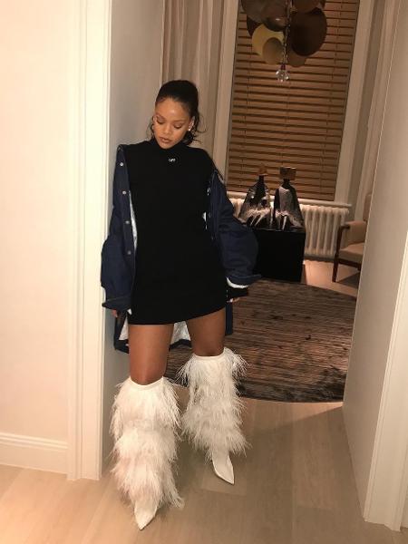 Rihanna desfila suas novas botas Saint Laurent - Reprodução/Instagram