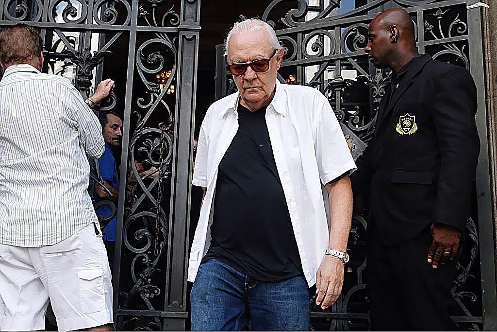 O ator Ney Latorrada no velório da amiga Tônia Carrero - Thyago Andrade / Brazil News 