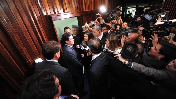 O juiz Sérgio Moro (centro) se tornou a face pública da Lava Jato - Pedro de Oliveira/Assembleia Leg. do Paraná - Pedro de Oliveira/Assembleia Leg. do Paraná