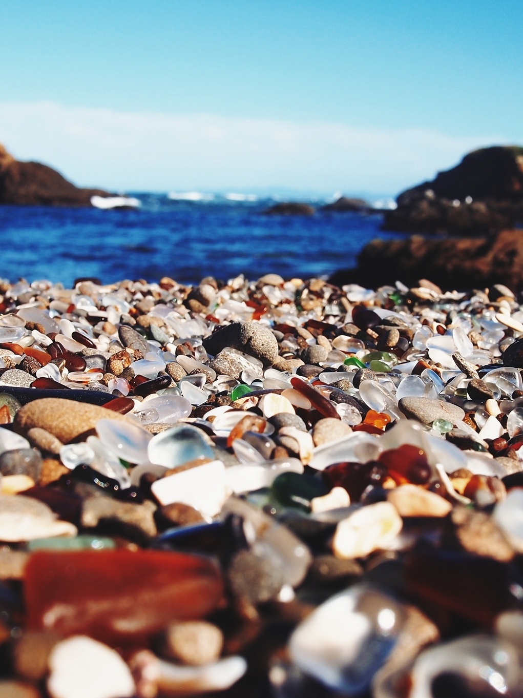 Por que esta praia da Califórnia é coberta de vidros coloridos? -  11042018 - UOL Nossa