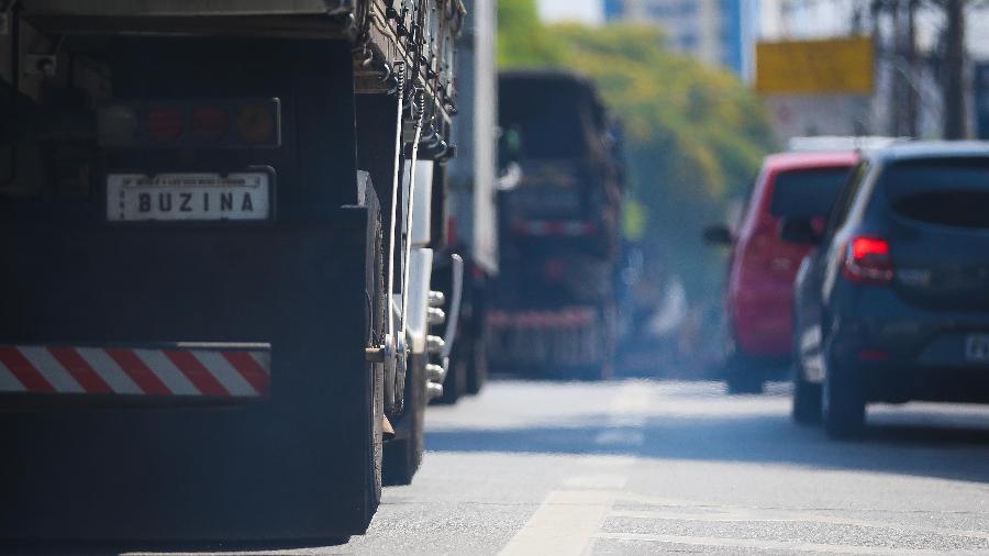 Poluição de veículos a diesel é produzida por fumaça - Zanone Fraissat/Folhapress -- 02-10-2015