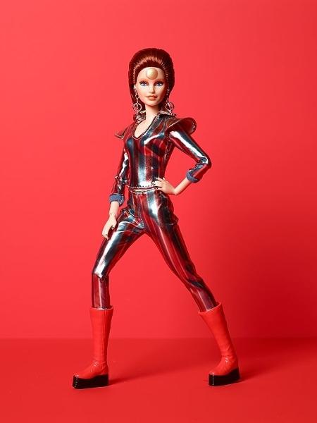 A nova edição da Barbie, caracterizada como David Bowie - Divulgação/Mattel