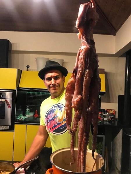 André Marques exibe polvo de quase 7 kg na panela - Reprodução / Instagram