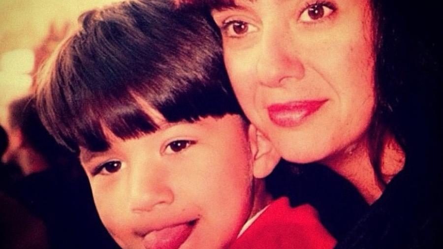 Guilherme Napolitano, do BBB 20, com a mãe, Thelma, em foto antiga - Reprodução/Instagram
