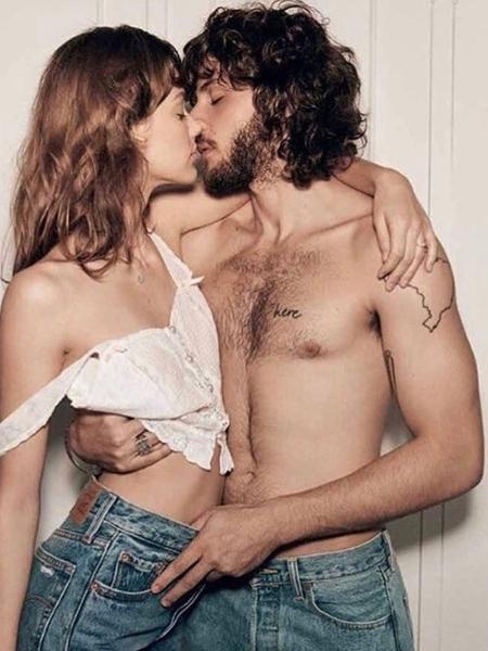 Laura Neiva comemora dia do beijo com Chay Suede - Reprodução/Instagram@neivalaura
