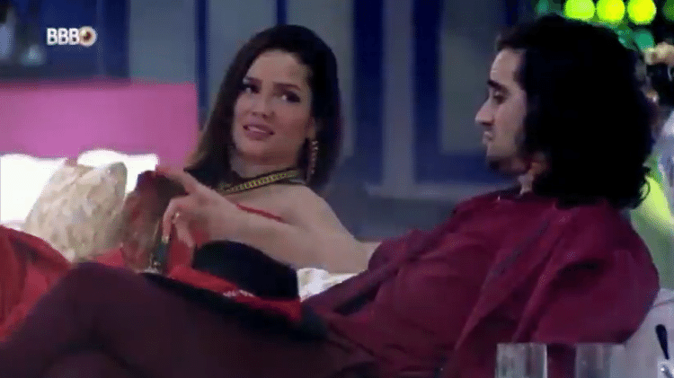 BBB 21: Juliette e Fiuk conversam durante a festa - Reprodução/Globoplay - Reprodução/Globoplay