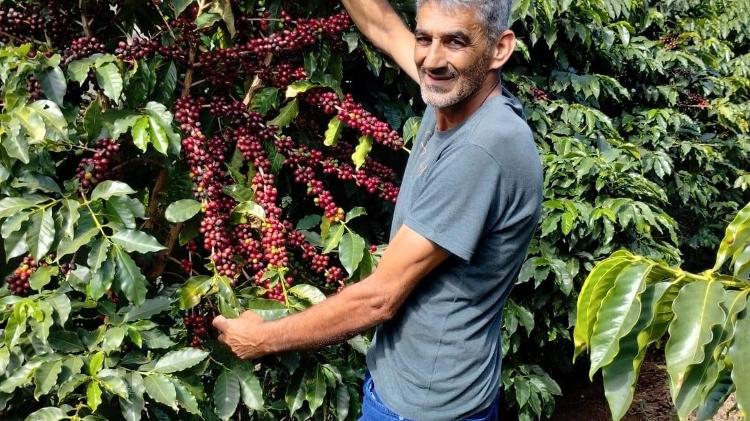 Afonso Donizete Lacerda, cafeicultor em Dores do Rio Preto (ES)