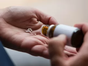 Remédios homeopáticos não deveriam ser usados? Entenda melhor essa polêmica
