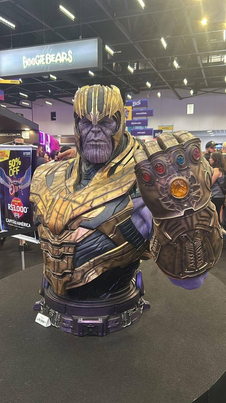 Busto de Thanos, vilão de "Vingadores", é o produto mais caro em exibição e sai por R$ 79.999 --a peça colecionável está à venda no estande Iron Studios