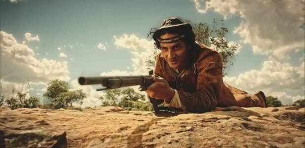 Bento (Diyo Coêlho) na tocaia para atirar em Afrânio (Rodrigo Santoro) em "Velho Chico" - Reprodução/"Velho Chico"/GShow