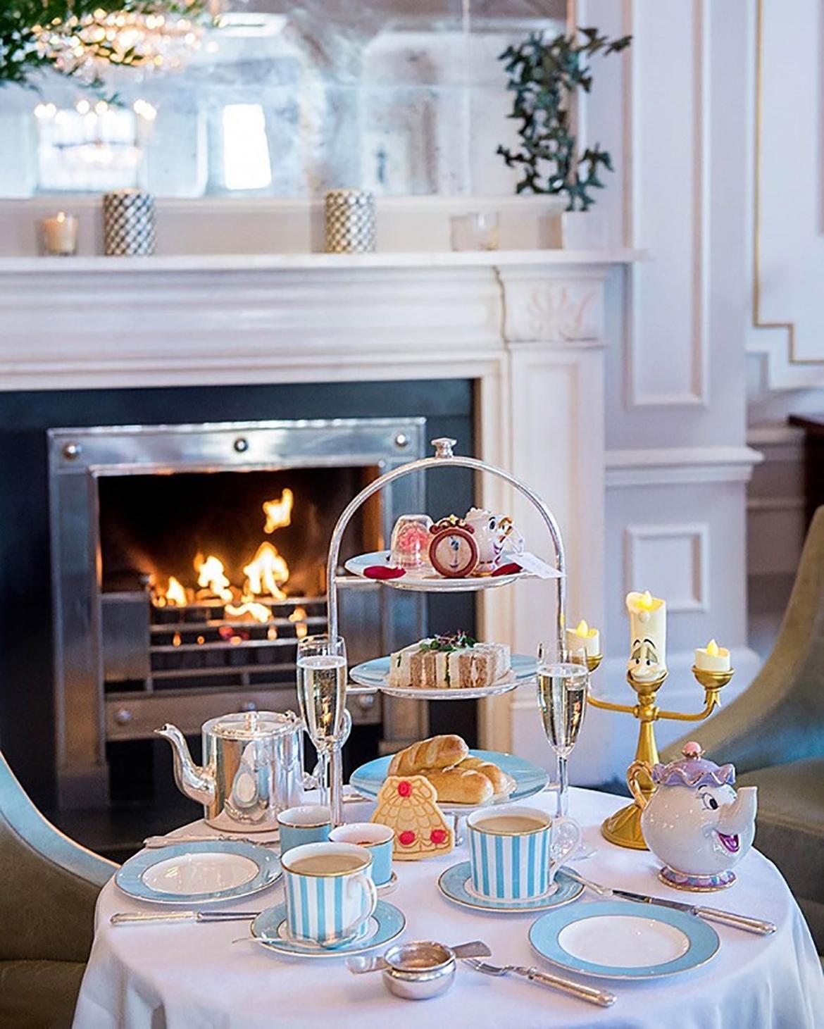 O clássico chá da tarde britânico está sendo oferecido pelo restaurante Town House, no Kensington Hotel, de Londres - Divulgação