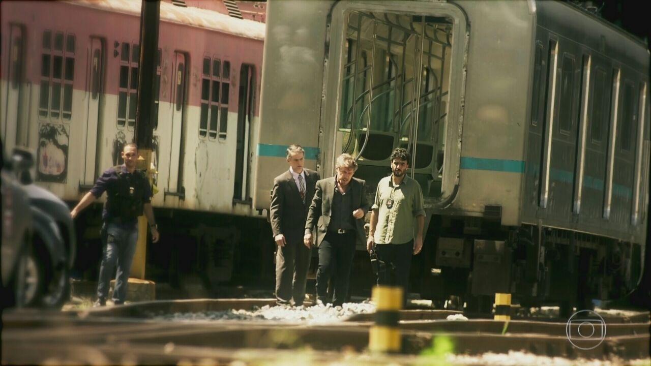 Polícia encontra Tião e anuncia sua prisão no último capítulo de "A Lei do Amor" - Reprodução/TV Globo