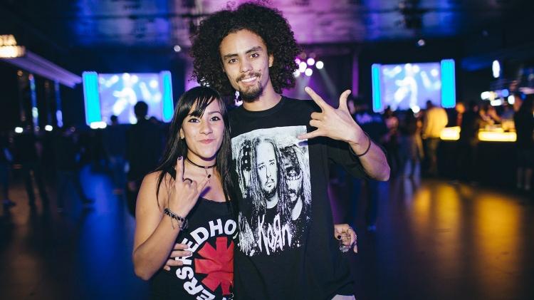 O guitarrista Gulherme Marques e a namorada Thais Barbosa acharam "maravilhosa" a apresentação de Tye - Felipe Gabriel/UOL - Felipe Gabriel/UOL