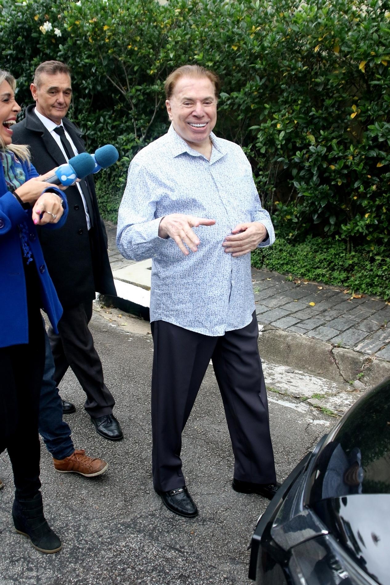 Horas antes do casamento "secreto" da filha Patricia Abravanel, o apresentador Silvio Santos deixou sua mansão em São Paulo para dar um tapa no visual no salão do cabelereiro Jassa - Thiago Duran/AgNews