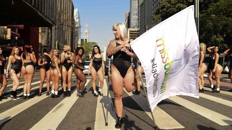 Rúbia Machado, representante do Tocantins, puxa o desfile das candidatas do Miss Bumbum 2017 na avenida Paulista - Leo Franco/MBB7 - Leo Franco/MBB7