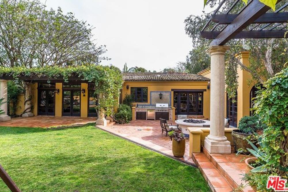 Entrada da casa nova de Kendall Jenner - Divulgação Imobiliária TheMLS/Trulia.com