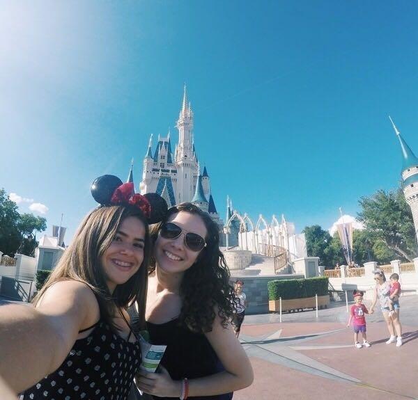 Maísa Silva curtiu o passeio com uma amiga - Reprodução/Instagram