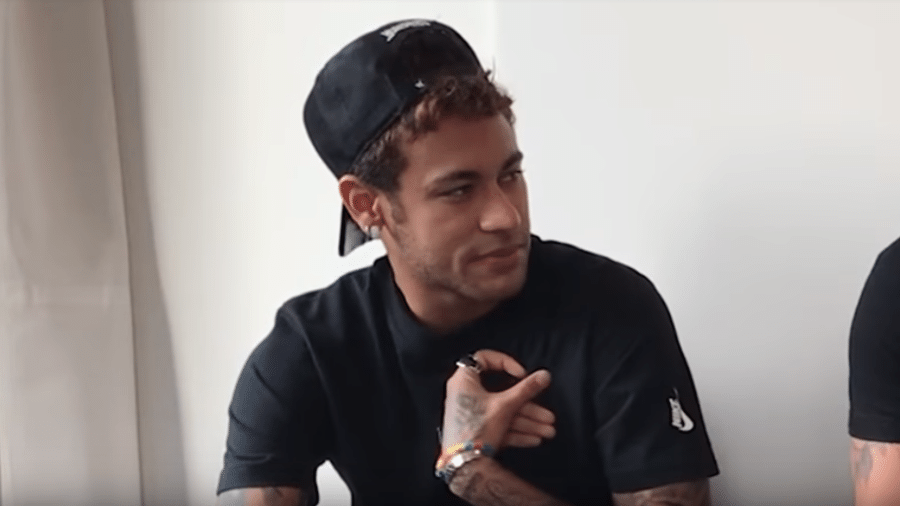 Neymar brincou de "Eu Nunca" com o youtuber Matheus Mazzafera e o amigo Gil Cebola - Reprodução/Youtube
