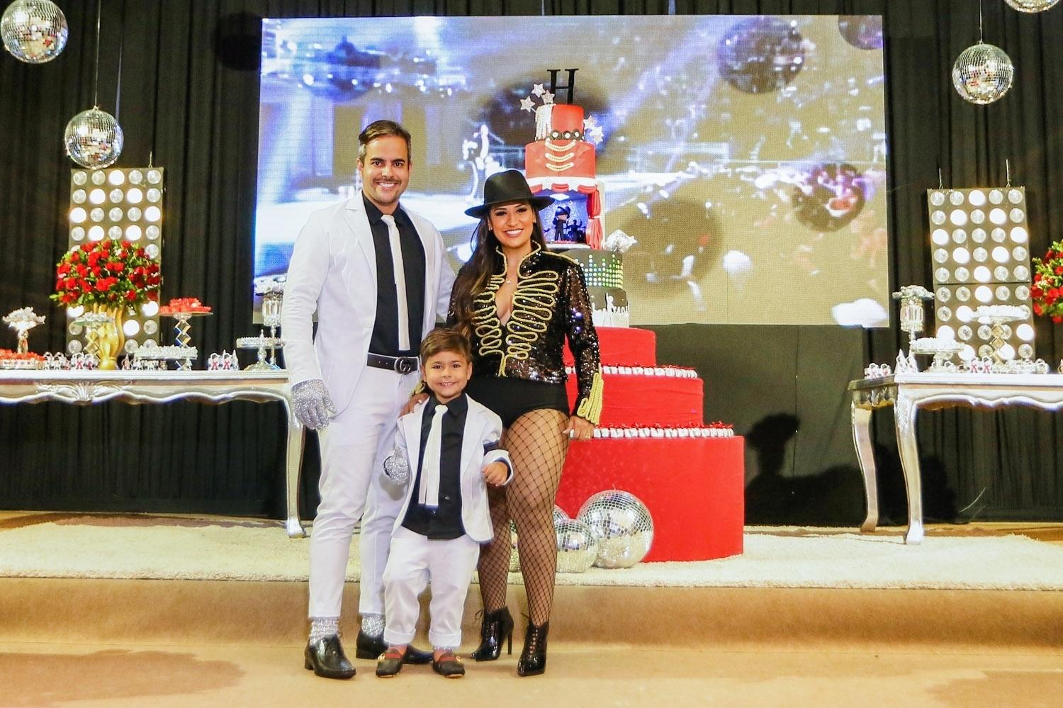 Simone e o marido Kaká Diniz celebram aniversário de 4 anos do filho Henry em buffet de Fortaleza no domingo (5) - Guirlanda Lima/Brazil News