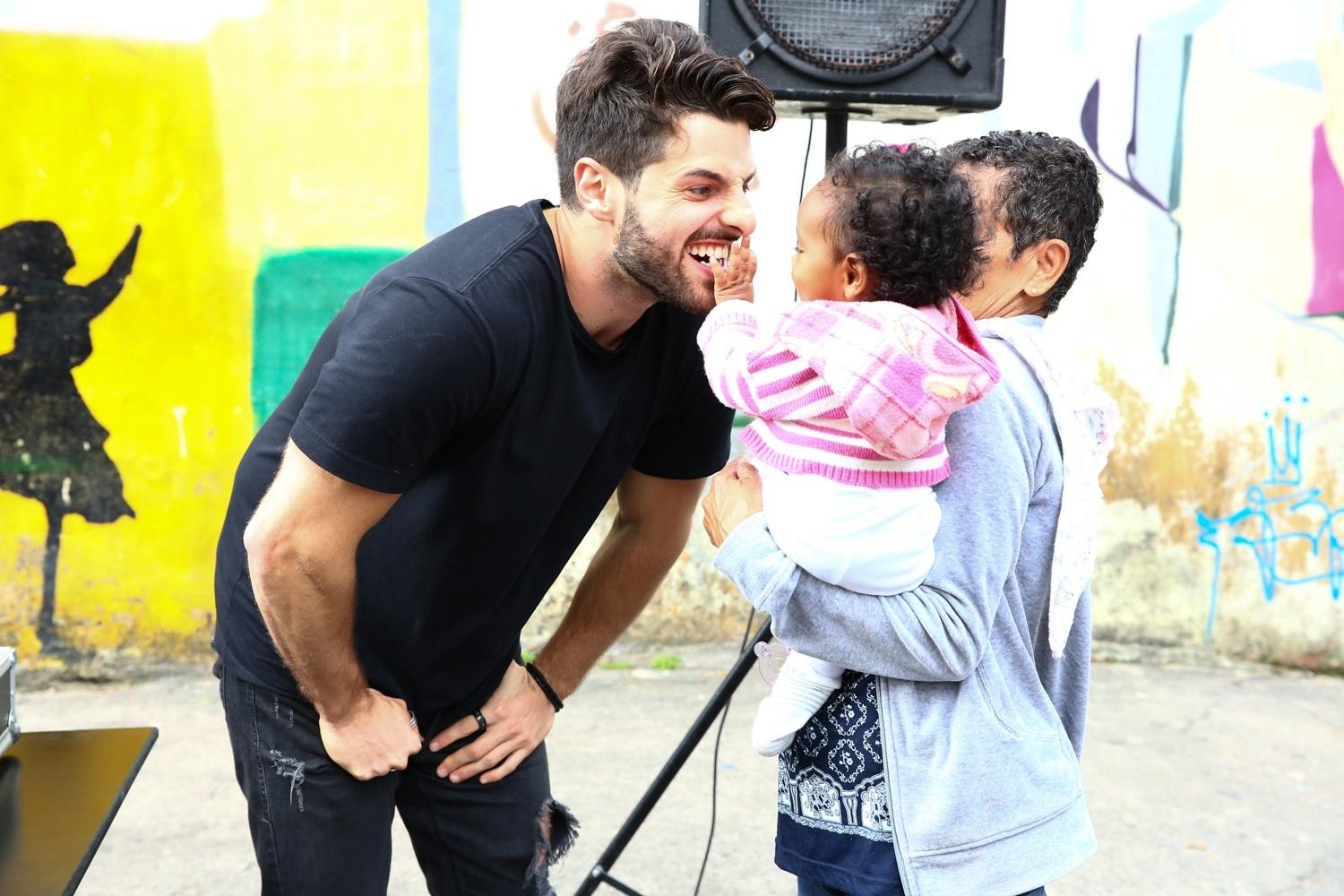 O DJ Alok gravou neste final de semana o clipe da música "Favela" com a cantora norueguesa Ina Wroldse, na comunidade de Tavares Bastos, no Rio de Janeiro - Roberto Filho/Brazil News