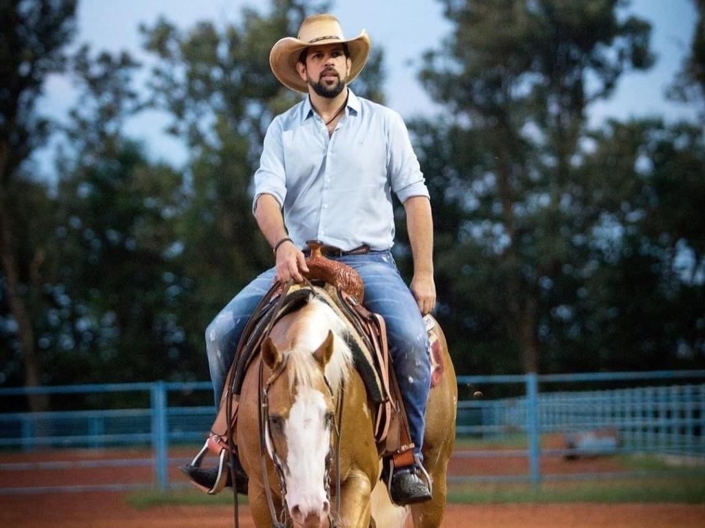 Sorocaba é dono de uma fazenda luxuosa em Jaguariúna (SP) com móveis antigos e decoração colonial. - Reprodução/Instagram