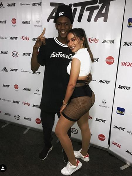 DJ Zullu foi convidado por Anitta para tocar no aniversário dela. Depois se apresentou no Rock in Rio Lisboa e gravou "Eu Nao Vou Embora", com Anitta e MC G15  - Reprodução/Instagram - Reprodução/Instagram